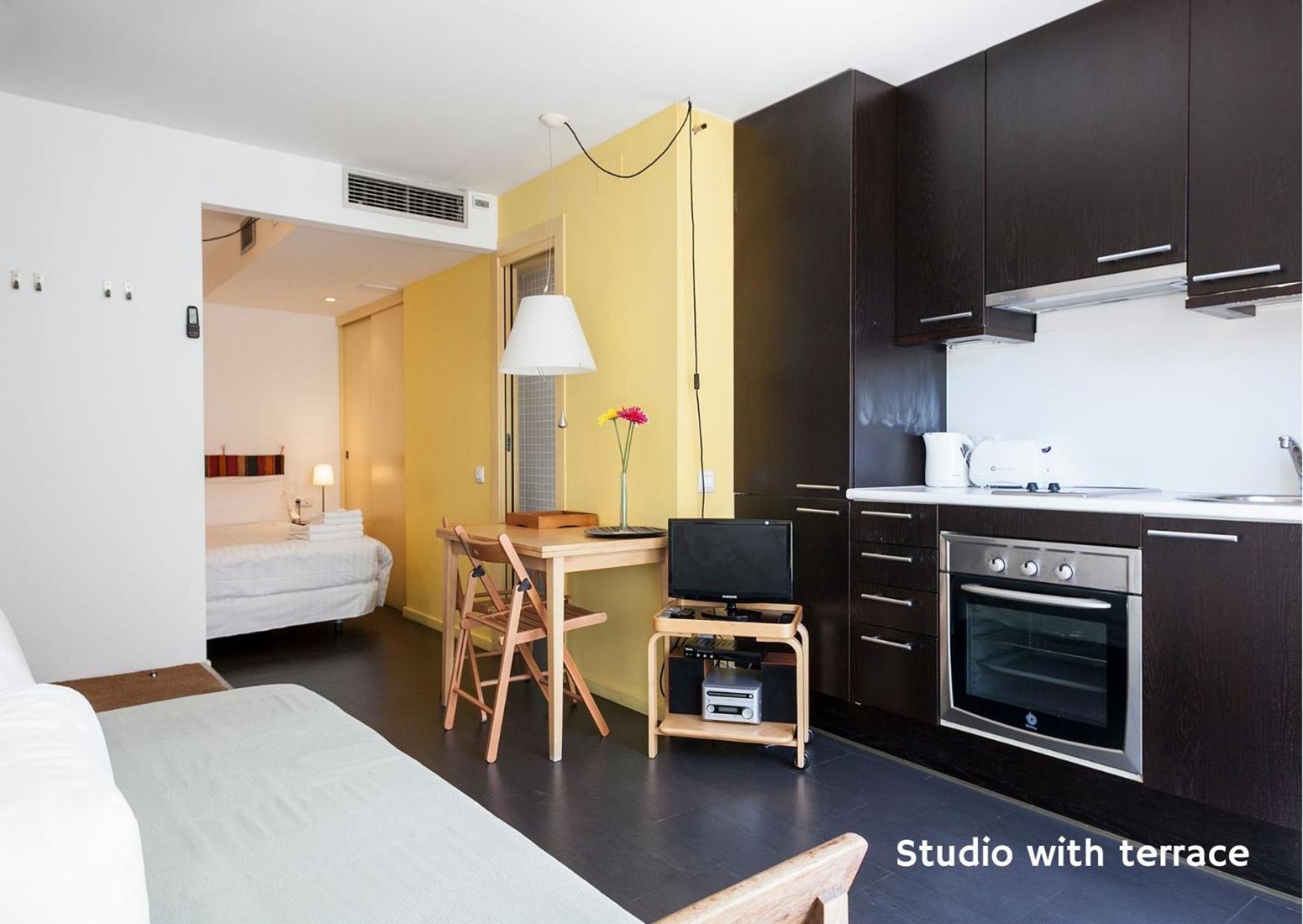 Inside Barcelona Apartments Esparteria — Photos 1